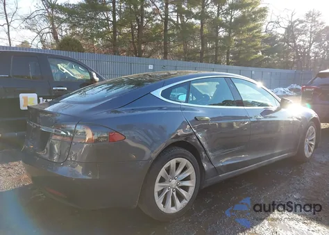 2016 Tesla Model S 60D/70D/75D/85D/90D z USA, uszkodzony, nr VIN 5YJSA1E24GF174235